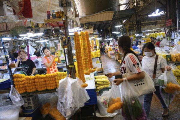 Bangkok, Thailand. March 2rd 2025. Thai workers and customers inside Pak Khlong Talat-Bangkok