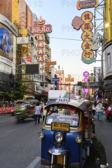 Bangkok, Thailand. February 18th 2025. Yaowarat Road, busy with Tuck-Tucks and traffic in the heart
