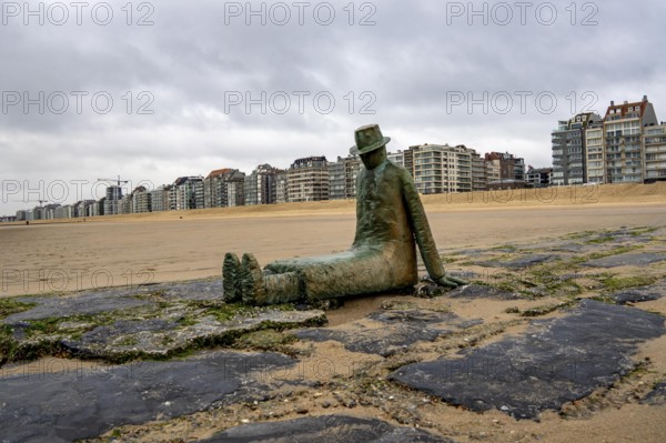 Art on the North Sea beach, in Knokke-Heist, La Mer, ce grand sculpteur, or The Sea, the Great