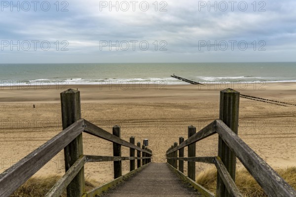 Coastal protection, through wooden posts, paalhoofden, on the beach, breakwater, the piles, some of