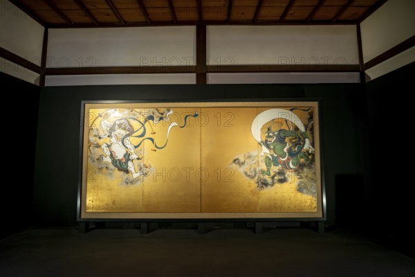 Partitions depicting the wind and thunder gods on a gold background, Kenninji Temple, Komatsucho,
