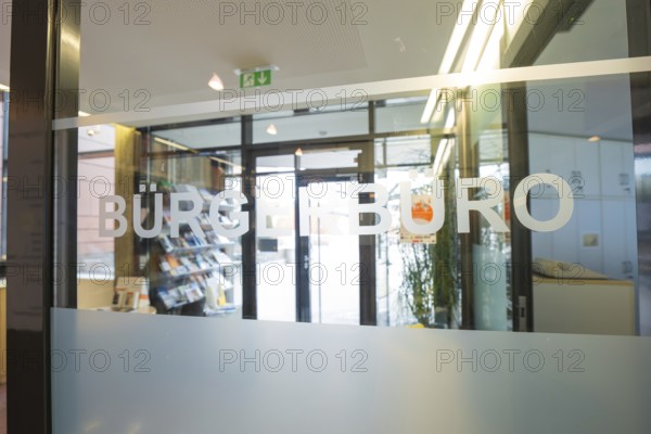 Glass panel with the inscription Bürgerbüro, modern entrance area with light incidence, Gechingen