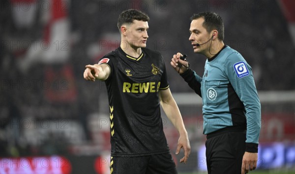 Referee Robert Hartmann in discussion with Eric Martel 1. FC Köln KOE (06) Gesture Gesture Football