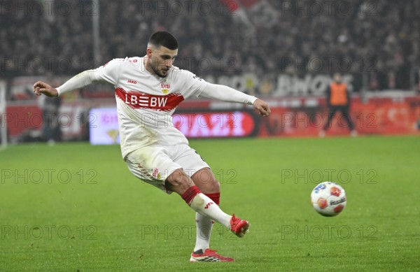 Goal kick Action Goal chance Deniz Undav VfB Stuttgart (26) Soccer Bundesliga, MHPArena, MHP Arena