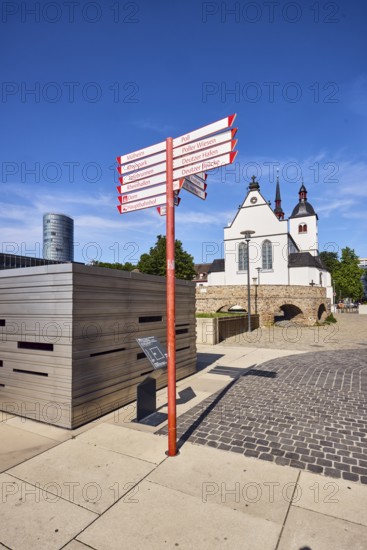 Guide to Mülheim, Rheinpark, Tanzbrunnen, Rheinhallen, Cathedral and Central Station and Poll,