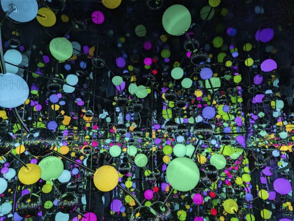 Immersive art installation Infinity Room, colorful polka dots, dots, spheres, Japanese artist Yayoi