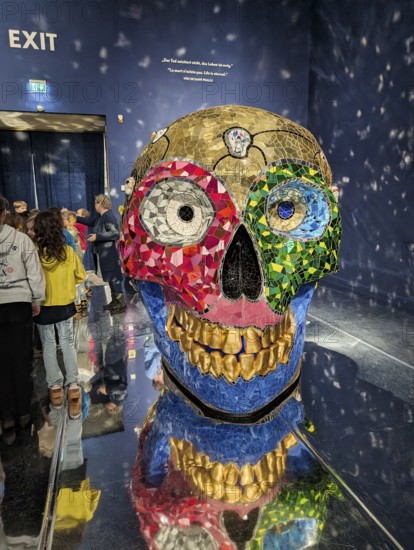 Monumental, walk-in sculpture, skull, meditation room, mosaic, symbol of transience, pop art,