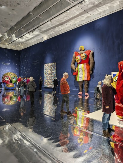 Monumental female figure Dolores, colorful sculpture, nana, woman, artist Niki de Saint Phalle,
