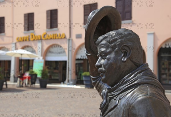 Italy, village of Brescello, bronze figure of Peppone, Mayor Giuseppe Bottazzi portrayed by actor