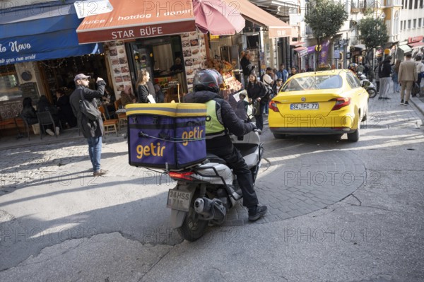 Istanbul, Turkey. December 2nd 2025. A Getir motorcycle delivery courier driving through the busy