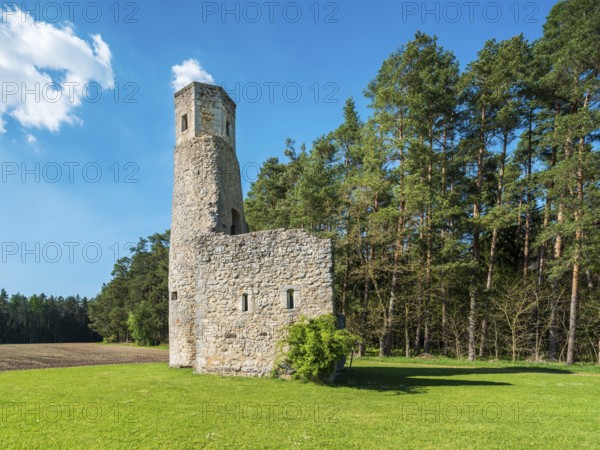 The ruins of the Circle Chapel, also Circle Chapel, church ruins near Dentlein am Forst, Middle