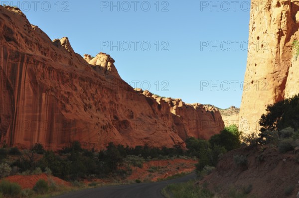 The road crosses a gorge with impressive rock formations and changing light effects, Grand