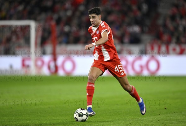Aleksandar Pavlovic FC Bayern Munich FCB (45) Action on the ball Football Bundesliga, DFB Cup,