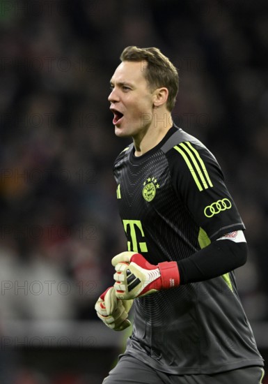 Cheering, goal celebration, goalkeeper Manuel Neuer FC Bayern Munich FCB (01) Football Bundesliga,