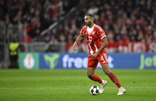 Jonathan Tah FC Bayern Munich FCB (04) Action on the ball Bundesliga football, DFB Cup, Allianz