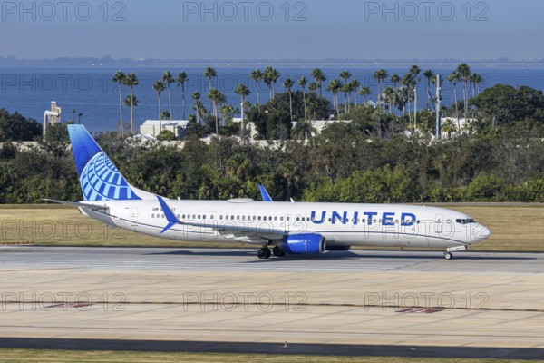 A United Airlines Boeing 737-900ER aircraft with license plate N69847 at Tampa airport, United