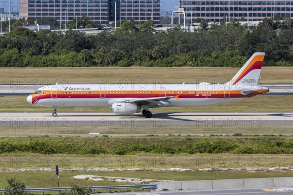 An American Airlines Airbus A321 aircraft with the license plate N582UW and the PSA Airlines retro