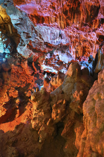 Bärenhöhle, Karlshöhle, Erpfinger Höhle, white Jurassic limestone rock, coloured light, colorful