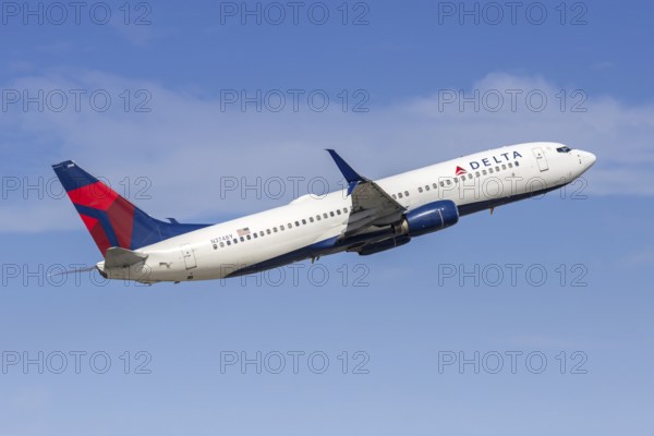 A Delta Air Lines Boeing 737-800 aircraft with license plate N3748Y at Fort Lauderdale airport,