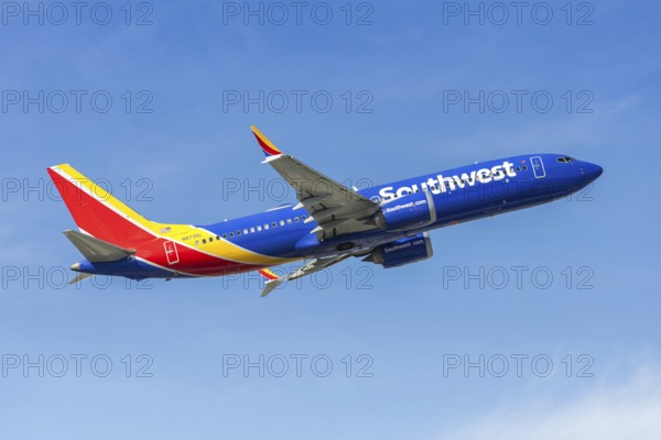 A Southwest Airlines Boeing 737 MAX 8 aircraft with license plate N8735L at Fort Lauderdale