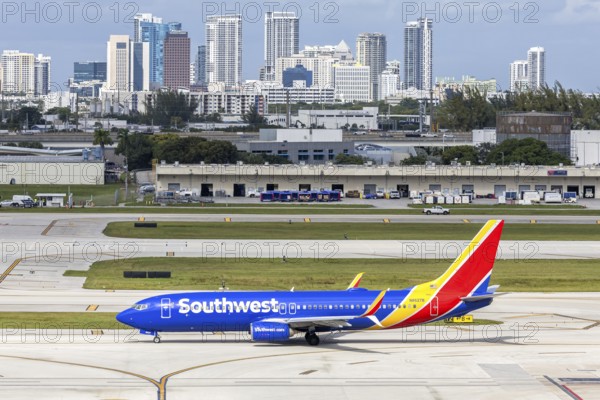 A Southwest Airlines Boeing 737-800 aircraft with license plate N8627B at Fort Lauderdale airport,