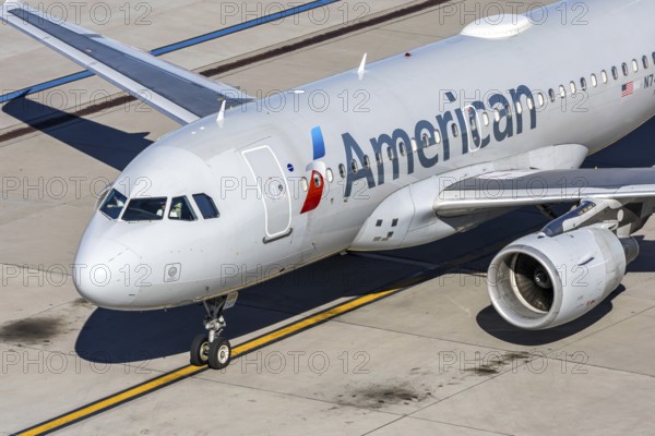 An American Airlines Airbus A319 aircraft with license plate N749US at Phoenix airport, United