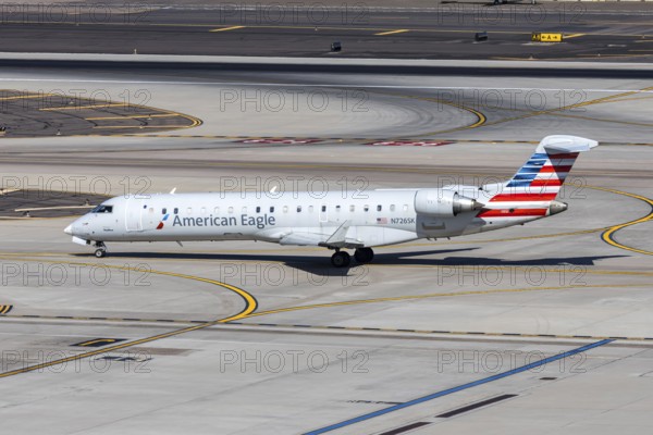 A Bombardier CRJ-700 from American Eagle operated by SkyWest Airlines with license plate N726SK at