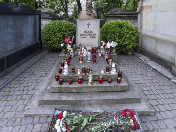 Grave of Polish author Maria Konopnicka, 1842-1910, Lützenhofer cemetery Lychakivsky cemetery,