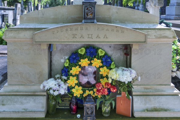 Grave decorated with artificial flowers, Lützenhofer cemetery Lychakivskiy cemetery, Lviv, Galicia,