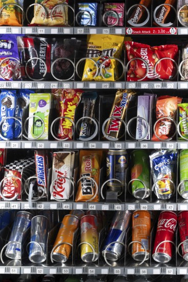 Snack machine with Twix, Snickers, M&M, Zweifel Chips, Red Bull, Coca Cola, Zweisimmen, Switzerland