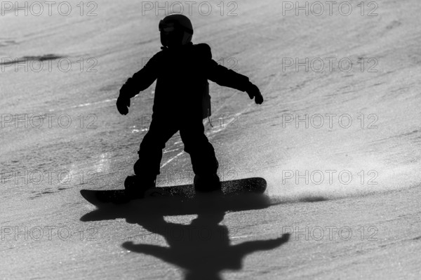 Symbolic photo of child snowboarding, Zweisimmen, Switzerland