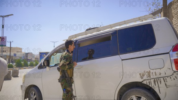 In Southern Yemen on February 5, 2026, the Saudi-backed Yemeni Army deploys security checkpoints in