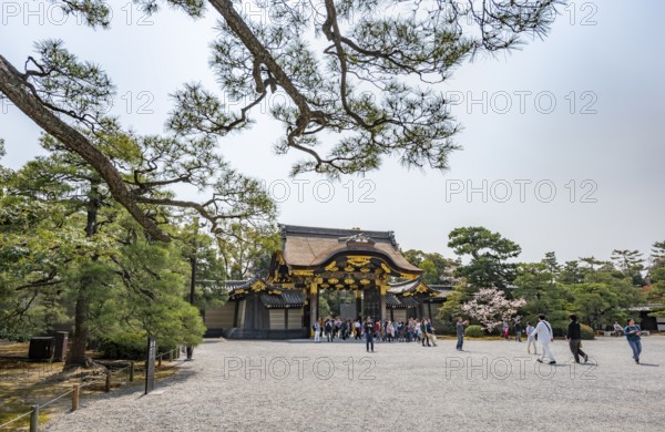 Tor Kara-mon, former imperial villa, Nijo Castle, Kyoto, Japan