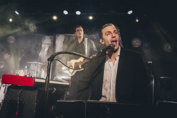 Pianist Johannes Aue from Billions live on 10 years of cocaine and raspberry ice cream tour 2026 in
