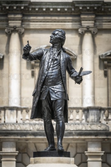 Statue of Sir Joshua Reynolds in the courtyard of the Royal Academy of Arts, Art Gallery and Art