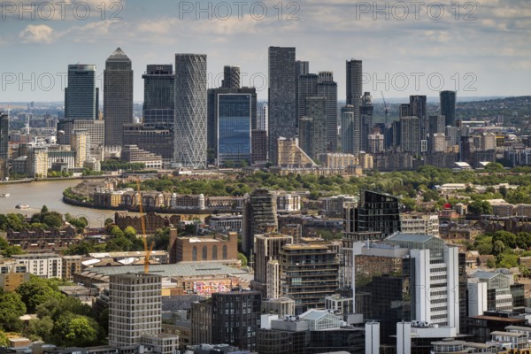 Modern skyline on the Thames, Canary Wharf complex, office building, Isle of Dogs, Tower Hamlets,