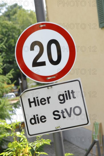 Traffic sign maximum speed 20 km/h with additional sign