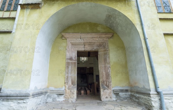 Entrance portal of the late Gothic three-nave hall church, 15th century, Birthälmer fortified