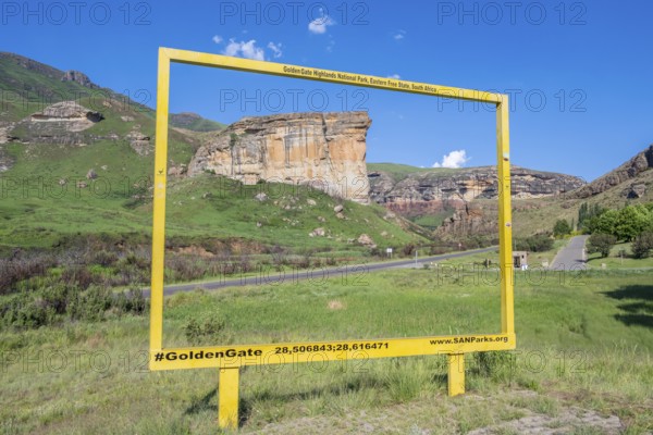 Brandwag Buttress, grassland with sandstone cliffs and cliffs, landscape in Golden Gate Highlands