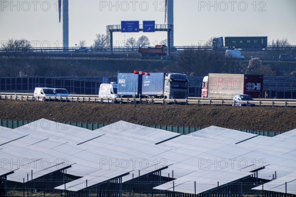 20 MWp open-air photovoltaic system, from RWE, with over 36600 solar modules, in a 200 meter edge,