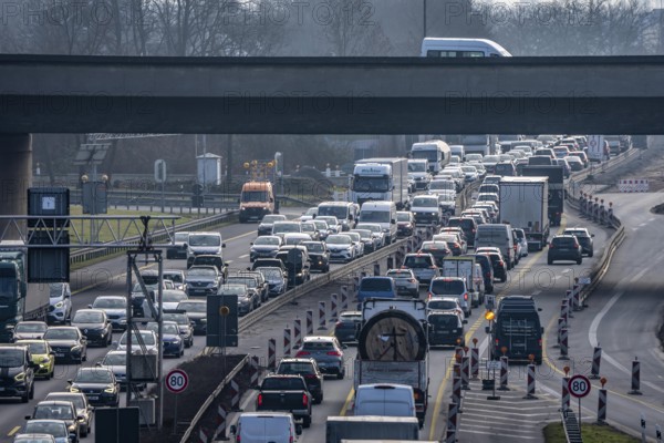 Traffic jam on the A43 motorway near Herne, left heading north, in front of the barrier system, the