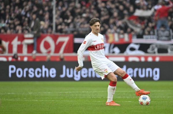 Angelo Stiller VfB Stuttgart (06) Action on the ball Football Bundesliga, MHPArena, MHP Arena