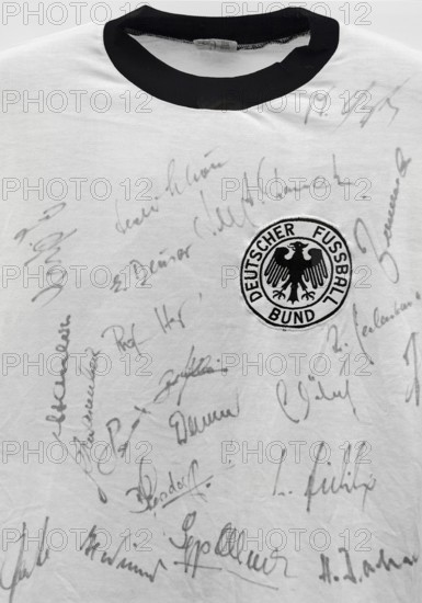 Original shirt, German Football Association with signatures after winning the World Cup in 1974 in