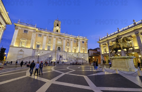 Equestrian statue of Marcus Aurelius, illuminated senatorial palace (Palazzo Senatorio) at blue