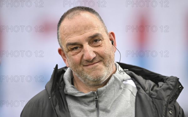 Coach coach Frank Schmidt 1. FC Heidenheim 1846 FCH portrait smiling soccer Bundesliga,