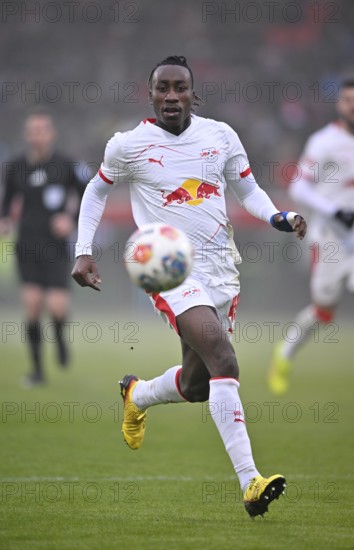 Yan Diomande RasenBallsport Leipzig RBL (49) Action on the ball Football Bundesliga, Voith-Arena,