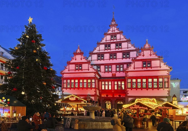 Weser Renaissance style town hall with Christmas market on Town Hall Square, Rathausplatz,