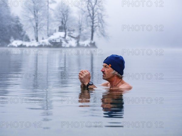 Man with cap, 55, ice bathing, including winter bathing in Königssee, Schönau am Königssee,