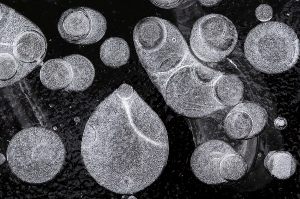 Air pockets in ice, air bubbles, Goldenstedt, Lower Saxony, Germany