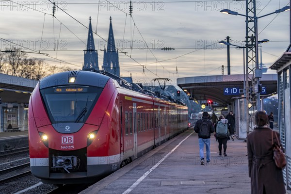 Long-distance train and regional train at Cologne-Messe/Deutz station, 2nd largest station in